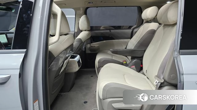 Kia The New Carnival 4th Generation 2026 Серебристо-серый из Кореи, фото 3