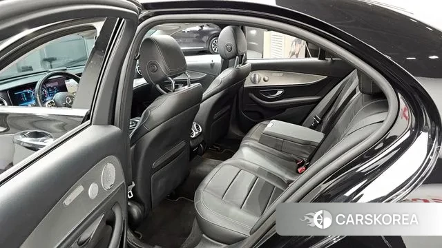 Mercedes-Benz E-Class W213 2018 Черный из Кореи, фото 3
