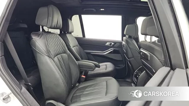 BMW X7 (G07) 2024 Белый из Кореи, фото 3