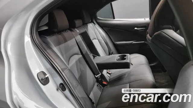 Lexus UX250h 2023 Белый из Кореи, фото 3