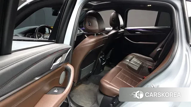 BMW X4 (G02) 2022 Светло-серебряный цвет из Кореи, фото 3