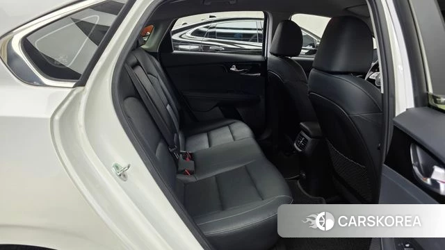 Kia The New K3 2nd generation 2021 Белый из Кореи, фото 3