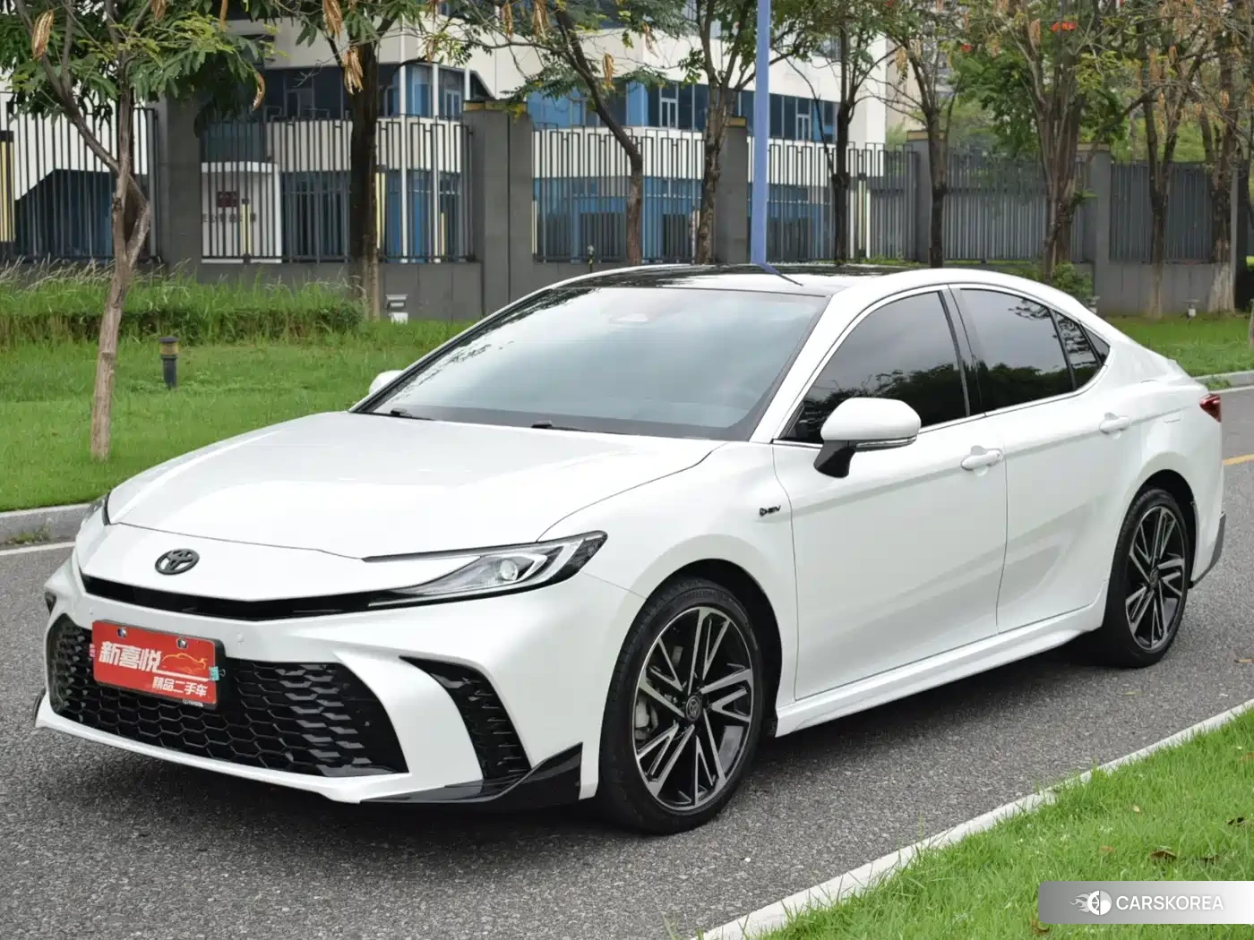Toyota Camry 2025 Белый из Китая, фото 3