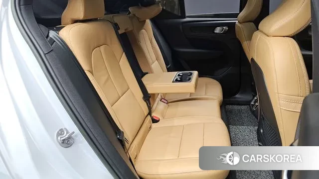 Volvo XC40 2022 Серебристо-серый из Кореи, фото 3