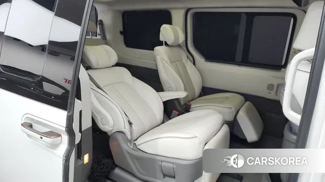 Hyundai Staria 2023 Белый из Кореи, фото 3