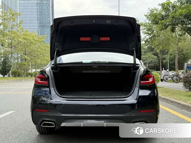 BMW 5 series PHEV 2023 Черный из Китая, фото 3