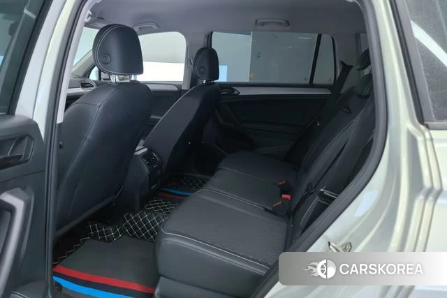 Volkswagen Tiguan L 2021 Темно-серый из Китая, фото 3