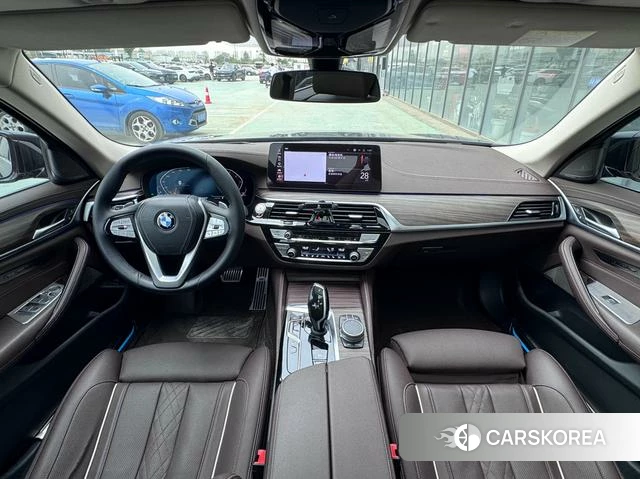 BMW 5 series 2021 Черный из Китая, фото 3