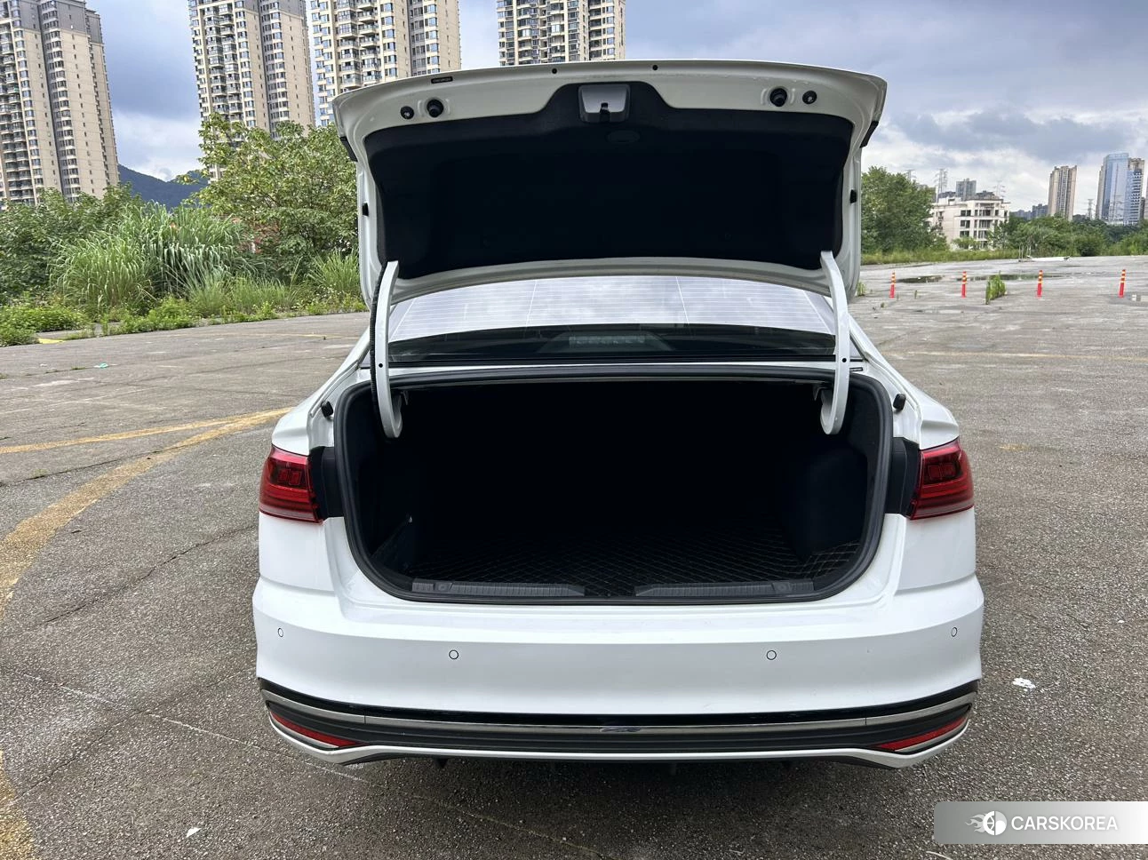 Volkswagen Bora 2022 Белый из Китая, фото 3