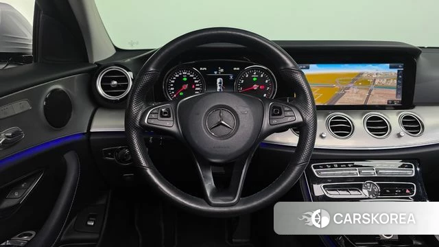 Mercedes-Benz E-Class W213 2018 Серебряный из Кореи, фото 3