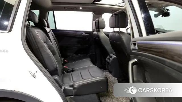 Volkswagen Tiguan Allspace 2022 Белый из Кореи, фото 3