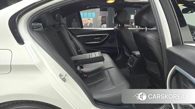 BMW 3 Series (F30) 2018 Белый из Кореи, фото 3