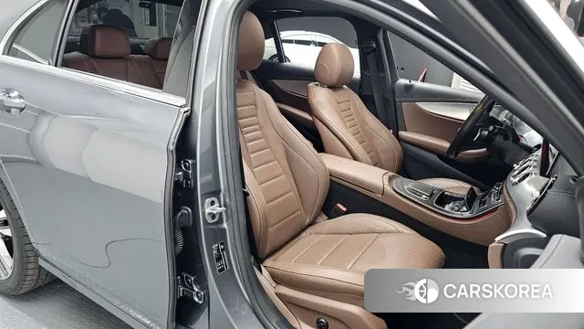 Mercedes-Benz E-Class W213 2021 Серый из Кореи, фото 3