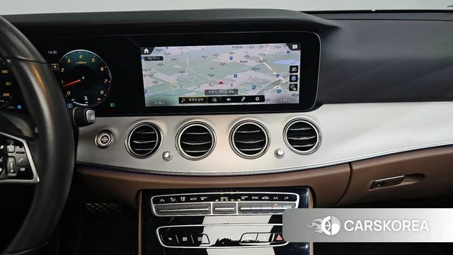 Mercedes-Benz E-Class W213 2021 Белый из Кореи, фото 3