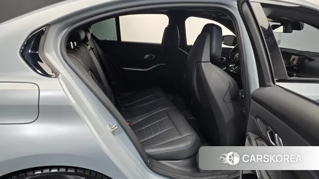 BMW 3 Series (G20) 2025 Светло-серебряный цвет из Кореи, фото 3