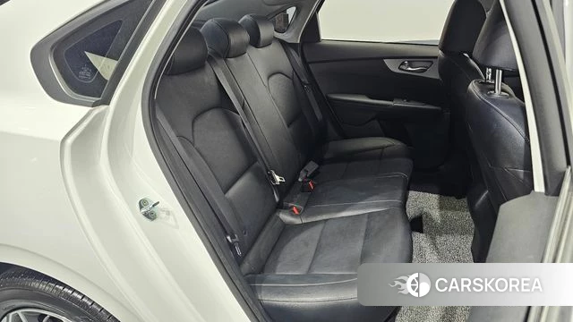 Kia The New K3 2nd generation 2022 Белый из Кореи, фото 3