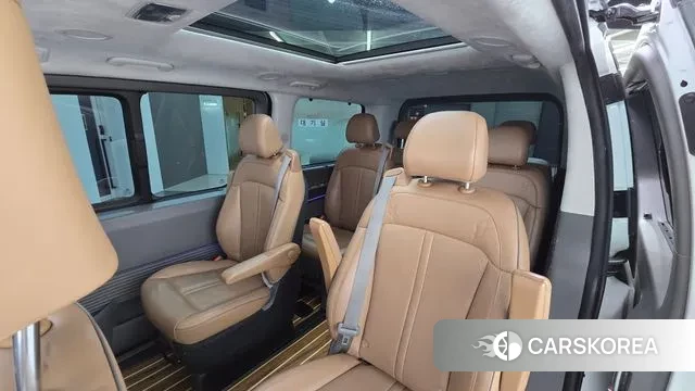 Hyundai Staria 2023 Белый из Кореи, фото 3