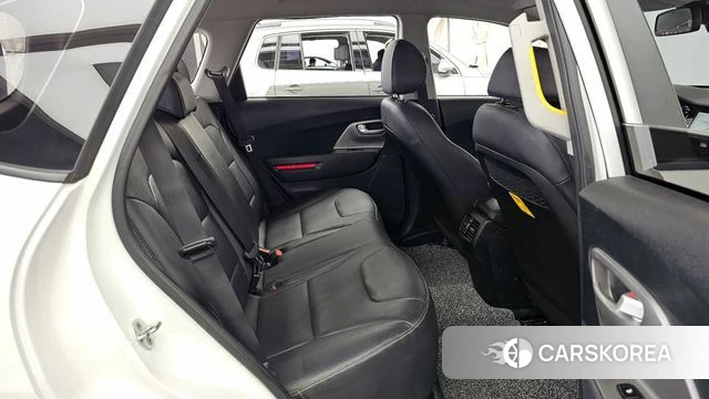 Kia Niro Plus 2023 Белый из Кореи, фото 3