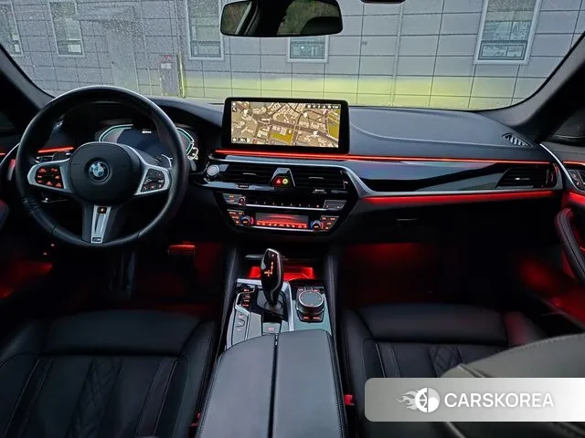 BMW 5 Series (G30) 2022 Черный двухцветный из Кореи, фото 3