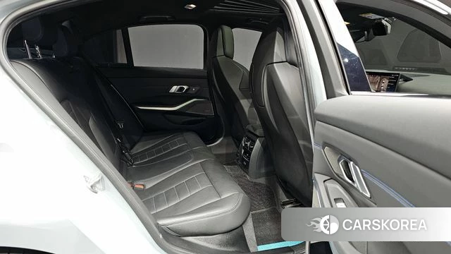 BMW 3 Series (G20) 2023 Светло-серебряный цвет из Кореи, фото 3