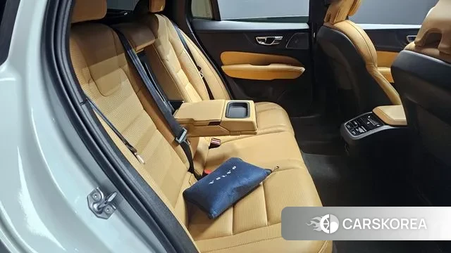 Volvo V60 Cross-Country 2nd Generation 2019 Белый из Кореи, фото 3