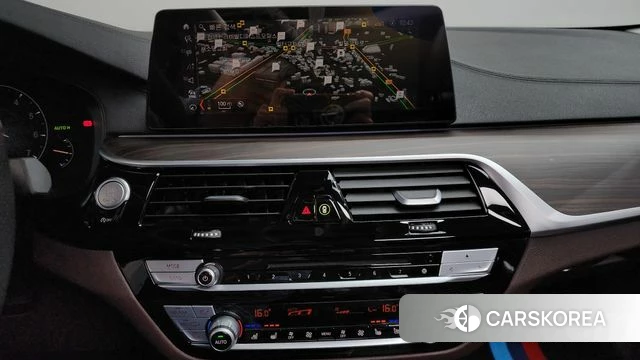 BMW 5 Series (G30) 2019 Белый из Кореи, фото 3