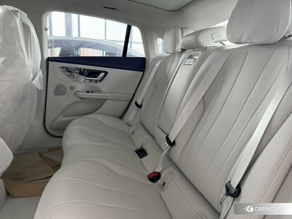 Mercedes-Benz EQE 2024 Серебристо-серый из Китая, фото 3