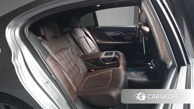 BMW 7 Series (G11) 2019 Серебристо-серый из Кореи, фото 3