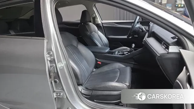 Kia K5 3rd generation 2023 Серебряный из Кореи, фото 3