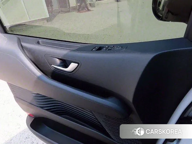 Hyundai Staria 2023 Белый из Кореи, фото 3