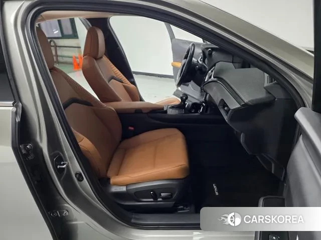 Lexus UX250h 2021 Серебристо-серый из Кореи, фото 3