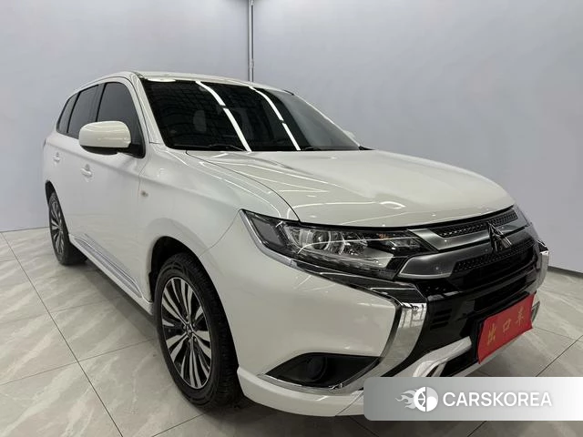 Mitsubishi  Outlander 2022 Белый из Китая, фото 3