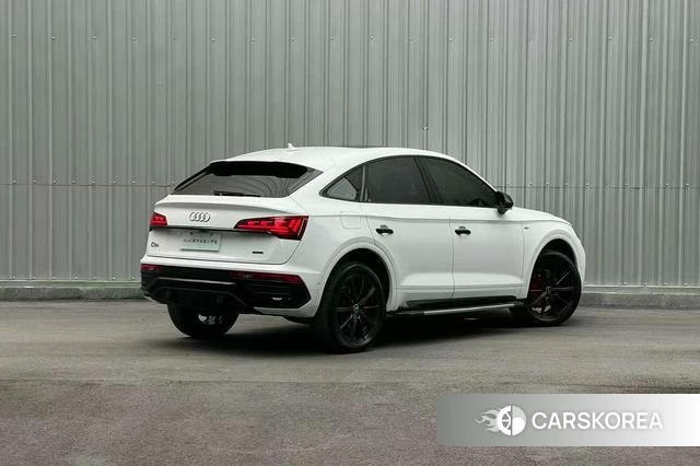 Audi Q5L Sportback 2022 Белый из Китая, фото 3