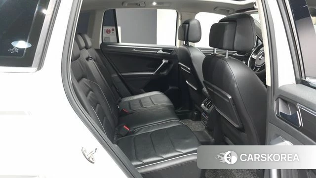 Volkswagen Tiguan second Generation 2018 Белый из Кореи, фото 3
