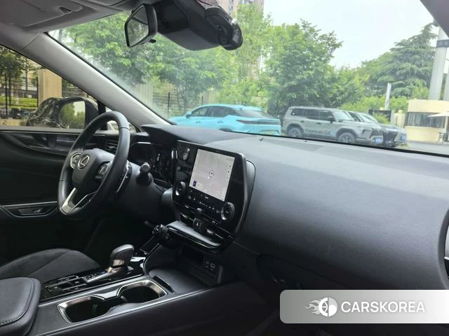 Lexus NX 2025 Серебристо-серый из Китая, фото 3