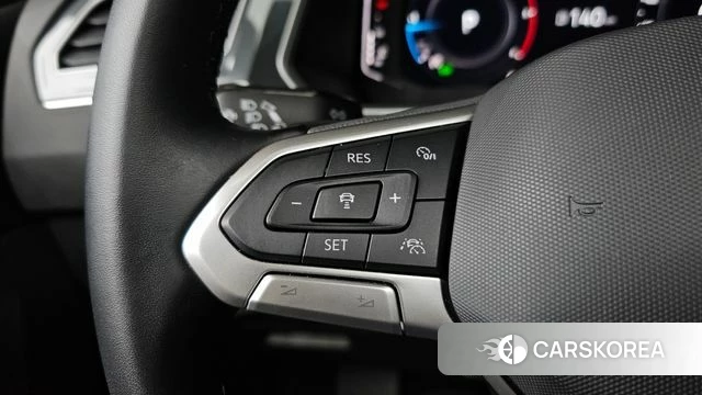 Volkswagen Tiguan second Generation 2023 Белый из Кореи, фото 3