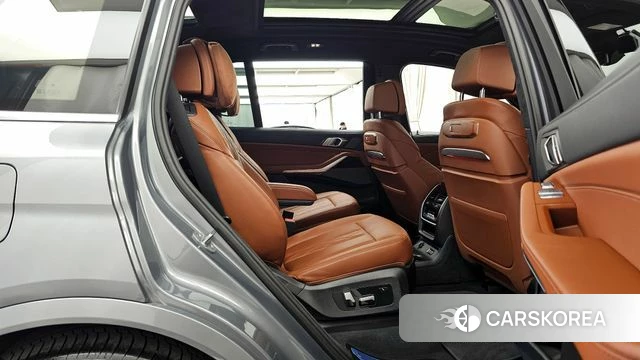 BMW X7 (G07) 2023 Серебристо-серый из Кореи, фото 3