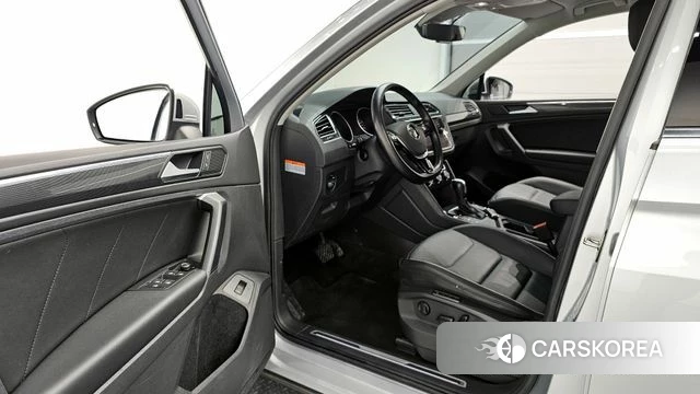 Volkswagen Tiguan second Generation 2020 Серебряный из Кореи, фото 3