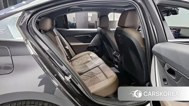 BMW 5 Series (G60) 2023 Серый из Кореи, фото 3