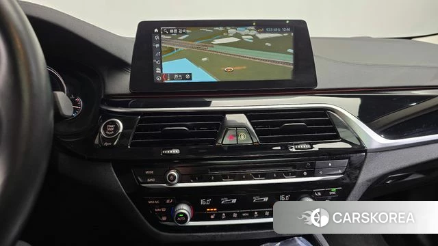 BMW 5 Series (G30) 2018 Белый из Кореи, фото 3