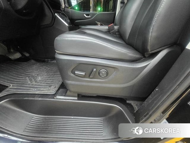 Hyundai Staria 2023 Черный из Кореи, фото 3