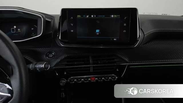 Peugeot e-208 second Generation 2022 Белый из Кореи, фото 3