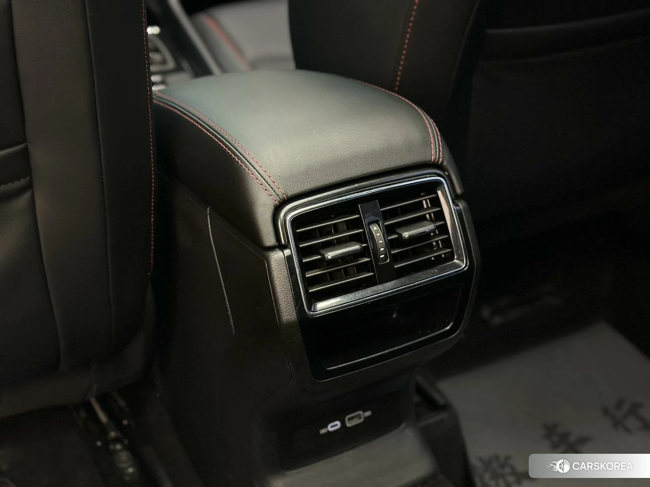 Skoda Krok 2022 Белый из Китая, фото 3