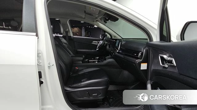 Kia Sportage 5th Generation Hybrid 2024 Белый из Кореи, фото 3