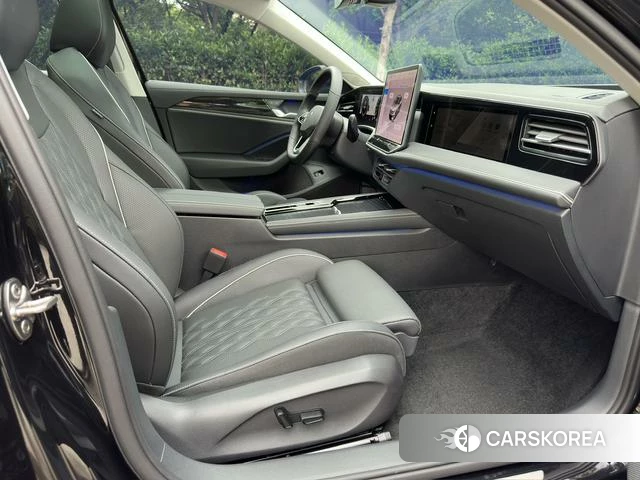 Volkswagen Magotan 2024 Черный из Китая, фото 3