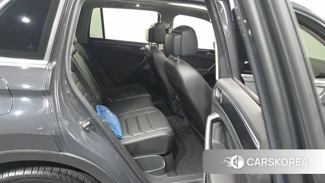 Volkswagen Tiguan second Generation 2022 Серый из Кореи, фото 3