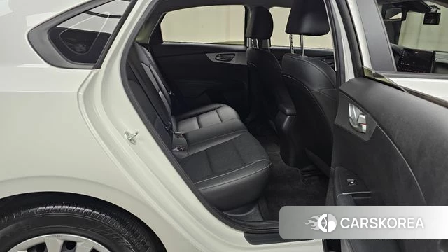 Kia The New K3 2nd generation 2021 Белый из Кореи, фото 3