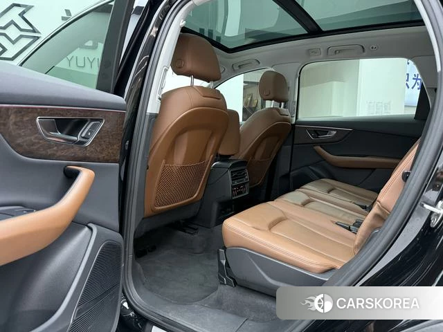 Audi Q7 2021 Черный из Китая, фото 3