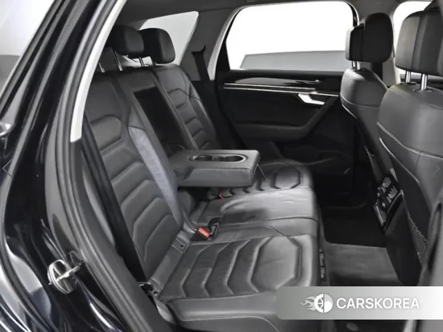 Volkswagen Touareg 3rd generation 2020 Черный из Кореи, фото 3