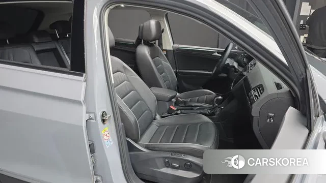 Volkswagen Tiguan second Generation 2021 Серый из Кореи, фото 3